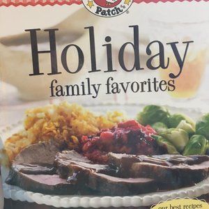 Gooseberry Patch Holiday Family Favorites Cookbook